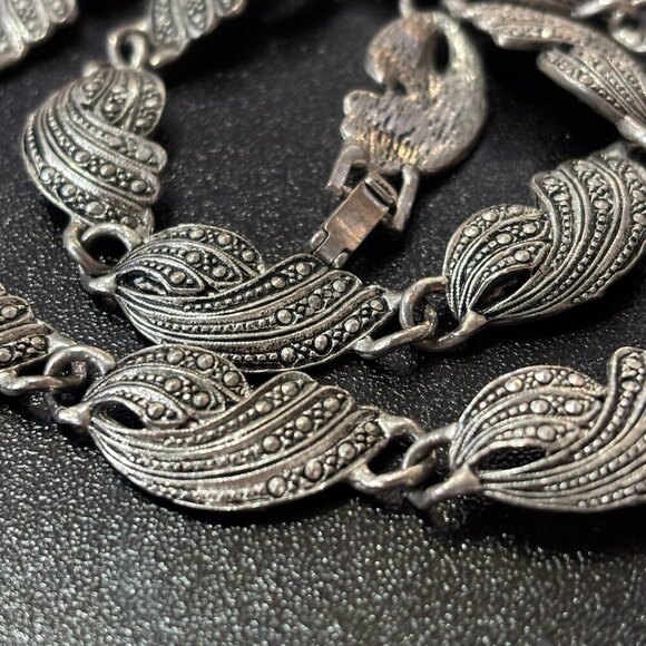 Vintage Faux Marcasite Leaf Patterned Necklace - 17 Inch - Picture 3 of 5